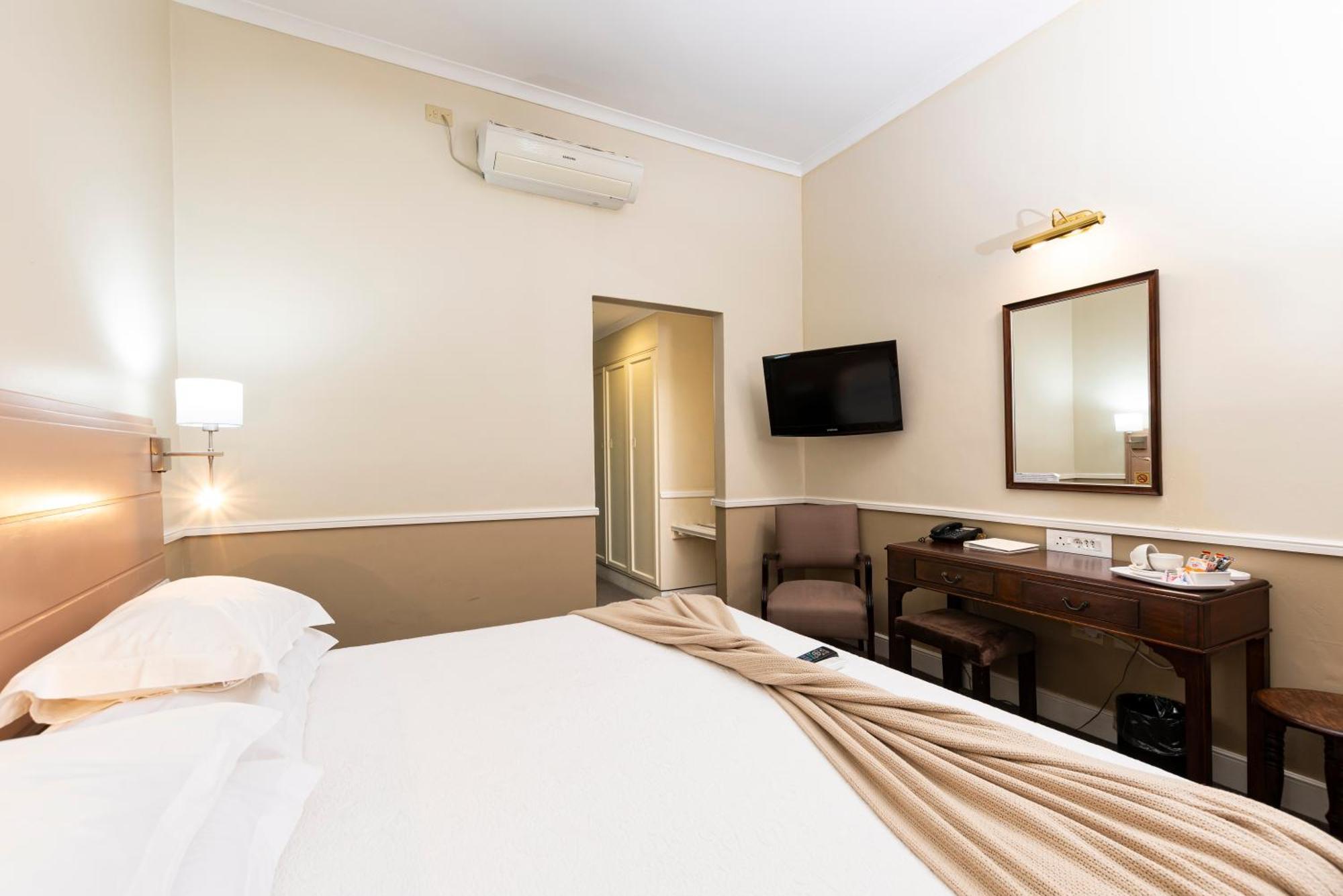 Queen'S Hotel By Bon Hotels Oudtshoorn Dış mekan fotoğraf